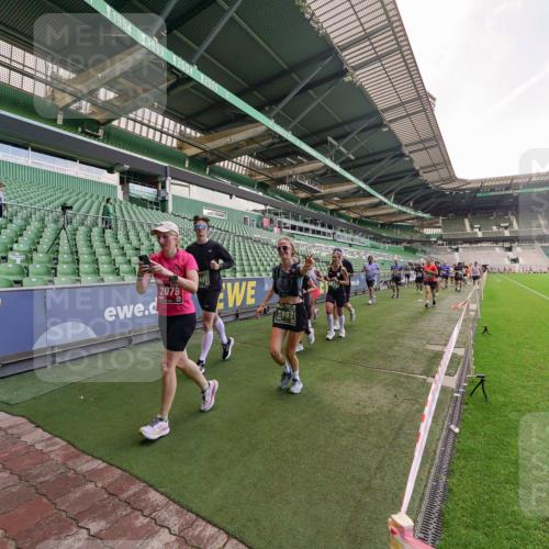 13.09.2026 - 21. swb-Marathon Bremen Michael Burmester http://msf.ph/oto/10317059 13.09.2026 13:14:17 Laufen im Stadion 183, 270, 278, 300, 349, 414, 460, 576, 600, 631, 695, 702, 768, 933, 950, 956, 1005, 1008, 1047, 1143, 1392, 1408, 1426, 1573, 1596, 1641, 1818, 1819, 1991, 2024, 2035, 2079, 2233, 2314, 2387, 2412, 2439, 2457, 2461, 2494, 2521, 2540, 2564, 2612, 2665, 2690, 2691, 2693, 2737, 2773, 2792, 2816, 2829, 2838, 2861, 2865, 2884, 2887, 2921, 2972, 2978, 3016, 3111, 3209, 3253, 3277, 3293, 3304, 3313, 3355, 3378, 3405, 3428, 3653, 3661, 3680, 4034, 4080, 4306, 703 meine-sportfotos.de