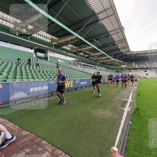 13.09.2026 - 21. swb-Marathon Bremen Michael Burmester http://msf.ph/oto/10317091 13.09.2026 13:14:21 Laufen im Stadion 183, 266, 270, 278, 300, 349, 414, 460, 576, 600, 631, 695, 702, 768, 950, 956, 1005, 1008, 1047, 1143, 1392, 1408, 1426, 1573, 1596, 1641, 1818, 1819, 1991, 2024, 2035, 2079, 2233, 2314, 2387, 2412, 2439, 2457, 2461, 2466, 2484, 2494, 2521, 2540, 2564, 2612, 2665, 2690, 2691, 2693, 2737, 2773, 2792, 2816, 2829, 2838, 2861, 2865, 2884, 2887, 2921, 2972, 2978, 3016, 3111, 3209, 3253, 3277, 3304, 3313, 3355, 3378, 3405, 3428, 3653, 3661, 3670, 3680, 4034, 4080, 4306, 703 meine-sportfotos.de