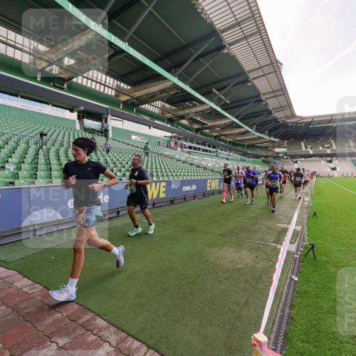 13.09.2026 - 21. swb-Marathon Bremen Michael Burmester http://msf.ph/oto/10317110 13.09.2026 13:14:23 Laufen im Stadion 266, 270, 278, 300, 349, 414, 460, 576, 600, 631, 695, 702, 768, 950, 956, 1005, 1008, 1047, 1143, 1392, 1408, 1426, 1573, 1596, 1641, 1818, 1819, 1991, 2024, 2035, 2079, 2233, 2314, 2387, 2412, 2439, 2457, 2461, 2466, 2484, 2494, 2521, 2540, 2564, 2612, 2665, 2690, 2691, 2693, 2737, 2773, 2792, 2816, 2829, 2838, 2861, 2865, 2884, 2887, 2921, 2972, 2978, 3016, 3111, 3209, 3253, 3277, 3304, 3313, 3355, 3378, 3405, 3428, 3653, 3661, 3670, 3680, 4034, 4080, 4306, 703 meine-sportfotos.de
