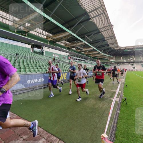 13.09.2026 - 21. swb-Marathon Bremen Michael Burmester http://msf.ph/oto/10317130 13.09.2026 13:14:26 Laufen im Stadion 266, 270, 278, 300, 349, 414, 460, 576, 600, 631, 702, 768, 950, 956, 1005, 1008, 1047, 1143, 1392, 1408, 1426, 1573, 1596, 1641, 1818, 1819, 1991, 2024, 2035, 2079, 2233, 2314, 2387, 2412, 2439, 2457, 2466, 2484, 2494, 2521, 2540, 2564, 2612, 2665, 2690, 2691, 2693, 2737, 2773, 2816, 2829, 2838, 2861, 2865, 2884, 2887, 2921, 2958, 2972, 2978, 3016, 3111, 3209, 3253, 3277, 3304, 3313, 3355, 3378, 3405, 3428, 3653, 3661, 3670, 3680, 4034, 4080, 4306, 703 meine-sportfotos.de