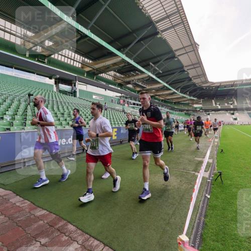 13.09.2026 - 21. swb-Marathon Bremen Michael Burmester http://msf.ph/oto/10317140 13.09.2026 13:14:27 Laufen im Stadion 266, 270, 278, 300, 349, 414, 460, 576, 600, 631, 702, 768, 950, 956, 1005, 1008, 1047, 1143, 1392, 1408, 1426, 1573, 1596, 1641, 1818, 1819, 1991, 2024, 2035, 2079, 2233, 2314, 2387, 2412, 2439, 2457, 2466, 2484, 2494, 2521, 2540, 2564, 2612, 2665, 2690, 2691, 2693, 2737, 2773, 2816, 2829, 2838, 2861, 2865, 2884, 2887, 2921, 2958, 2972, 2978, 3016, 3111, 3209, 3253, 3277, 3304, 3313, 3355, 3378, 3405, 3428, 3653, 3661, 3670, 3680, 4034, 4080, 4306, 703 meine-sportfotos.de