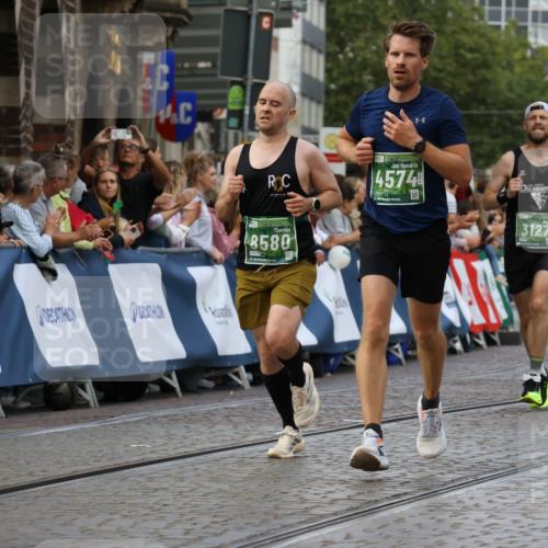 13.09.2026 - 21. swb-Marathon Bremen Strokosch-Dieckow http://msf.ph/oto/10317153 13.09.2026 13:06:45 Ziel 474, 1770, 1901, 1921, 2832, 7590, 8621, 9934, 13148, 521, 749, 3127, 4574, 6784, 8580, 8888, 9708 meine-sportfotos.de