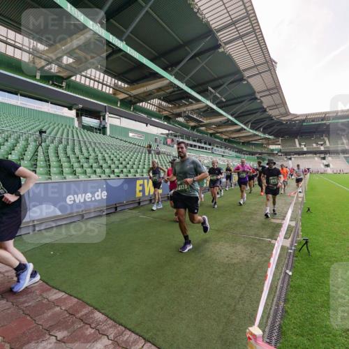 13.09.2026 - 21. swb-Marathon Bremen Michael Burmester http://msf.ph/oto/10317157 13.09.2026 13:14:28 Laufen im Stadion 266, 270, 278, 300, 349, 414, 460, 576, 600, 631, 702, 768, 950, 956, 1005, 1008, 1047, 1143, 1392, 1408, 1426, 1573, 1596, 1641, 1818, 1819, 1991, 2024, 2035, 2079, 2233, 2235, 2314, 2359, 2387, 2412, 2439, 2457, 2466, 2484, 2494, 2521, 2540, 2564, 2612, 2665, 2690, 2691, 2693, 2737, 2773, 2816, 2829, 2838, 2861, 2865, 2884, 2887, 2921, 2958, 2972, 2978, 3016, 3111, 3209, 3253, 3277, 3304, 3313, 3355, 3378, 3405, 3428, 3653, 3661, 3670, 3680, 4034, 4080, 4306, 703 meine-sportfotos.de