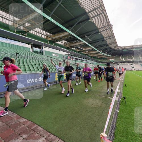 13.09.2026 - 21. swb-Marathon Bremen Michael Burmester http://msf.ph/oto/10317173 13.09.2026 13:14:30 Laufen im Stadion 266, 270, 278, 300, 349, 414, 460, 576, 600, 631, 768, 950, 956, 1005, 1008, 1047, 1143, 1392, 1408, 1426, 1573, 1596, 1641, 1818, 1819, 1991, 2024, 2035, 2079, 2233, 2235, 2314, 2359, 2387, 2412, 2439, 2457, 2466, 2484, 2494, 2521, 2540, 2564, 2612, 2665, 2690, 2691, 2693, 2737, 2773, 2816, 2829, 2838, 2861, 2865, 2884, 2887, 2921, 2958, 2972, 2978, 3016, 3111, 3209, 3253, 3277, 3304, 3313, 3355, 3378, 3405, 3428, 3653, 3661, 3670, 3680, 4034, 4080, 4306, 703 meine-sportfotos.de