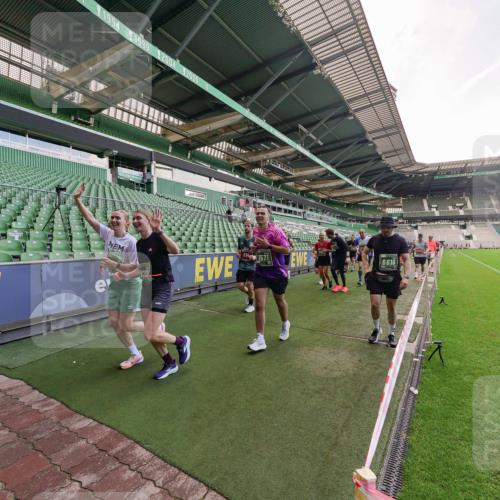 13.09.2026 - 21. swb-Marathon Bremen Michael Burmester http://msf.ph/oto/10317186 13.09.2026 13:14:30 Laufen im Stadion 266, 270, 278, 300, 349, 414, 460, 576, 600, 631, 768, 950, 956, 1005, 1008, 1047, 1143, 1392, 1408, 1426, 1573, 1596, 1641, 1818, 1819, 1991, 2024, 2035, 2079, 2233, 2235, 2314, 2359, 2387, 2412, 2439, 2457, 2466, 2484, 2494, 2521, 2540, 2564, 2612, 2665, 2690, 2691, 2693, 2737, 2773, 2816, 2829, 2838, 2861, 2865, 2884, 2887, 2921, 2958, 2972, 2978, 3016, 3111, 3209, 3253, 3277, 3304, 3313, 3355, 3378, 3405, 3428, 3653, 3661, 3670, 3680, 4034, 4080, 4306, 703 meine-sportfotos.de