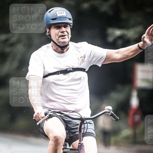 13.09.2026 - Stadtparktriathlon H.Heesch http://msf.ph/oto/10317235 13.09.2026 11:52:57 Radfahren 758, 829, 852, 854, 887 meine-sportfotos.de
