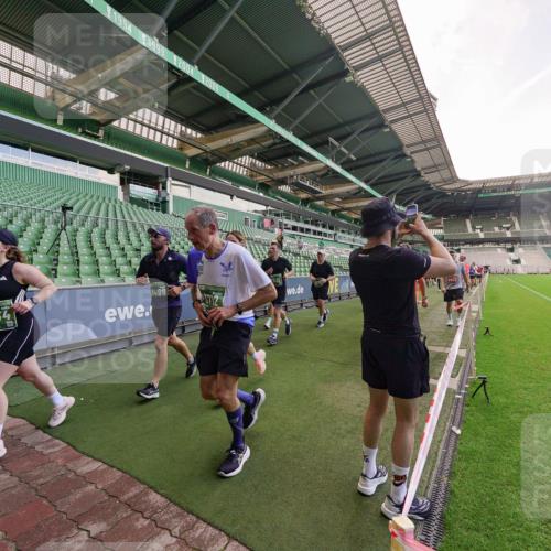 13.09.2026 - 21. swb-Marathon Bremen Michael Burmester http://msf.ph/oto/10317242 13.09.2026 13:14:34 Laufen im Stadion 266, 270, 278, 300, 414, 460, 576, 600, 631, 768, 950, 956, 1005, 1008, 1047, 1143, 1392, 1408, 1426, 1573, 1596, 1818, 1819, 1991, 2024, 2035, 2079, 2233, 2235, 2314, 2359, 2387, 2412, 2439, 2457, 2466, 2484, 2494, 2521, 2540, 2564, 2612, 2665, 2690, 2691, 2693, 2737, 2760, 2773, 2816, 2829, 2838, 2861, 2865, 2887, 2921, 2958, 2972, 2978, 3016, 3111, 3209, 3277, 3304, 3313, 3355, 3378, 3405, 3428, 3653, 3661, 3670, 3680, 3829, 4034, 4080, 4306, 703 meine-sportfotos.de