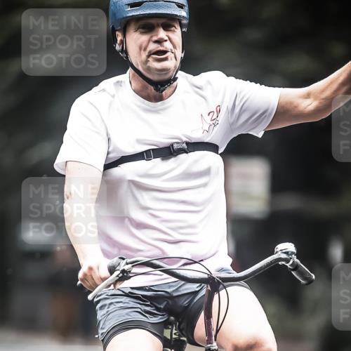 13.09.2026 - Stadtparktriathlon H.Heesch http://msf.ph/oto/10317248 13.09.2026 11:52:57 Radfahren 758, 829, 852, 854, 887 meine-sportfotos.de