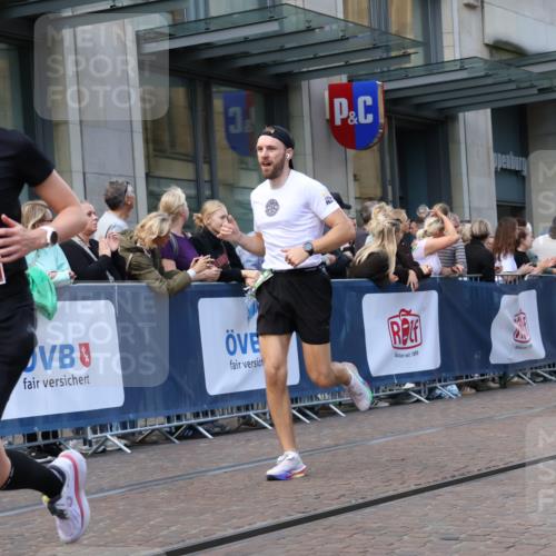 13.09.2026 - 21. swb-Marathon Bremen Strokosch-Dieckow http://msf.ph/oto/10317253 13.09.2026 13:16:41 Ziel 385, 472, 675, 1970, 2052, 2319, 2473, 2809, 3246, 3706, 3716, 3961, 4137, 4156, 5772, 6049, 6531, 6535, 6624, 6704, 6819, 6953, 7284, 7297, 7387, 8111, 8418, 8858, 675, 696, 734, 792, 816, 827, 985, 1076, 1162, 2474, 2604, 4135, 4485, 5255, 5554, 5772, 5963, 6367, 6535, 7053, 7603, 7801, 7875, 8171, 8288 meine-sportfotos.de