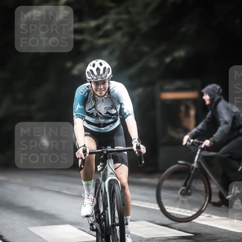 13.09.2026 - Stadtparktriathlon H.Heesch http://msf.ph/oto/10317254 13.09.2026 13:01:00 Radfahren 1298, 1319, 1321, 1324, 1367 meine-sportfotos.de