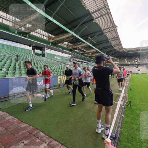 13.09.2026 - 21. swb-Marathon Bremen Michael Burmester http://msf.ph/oto/10317258 13.09.2026 13:14:35 Laufen im Stadion 263, 266, 270, 278, 300, 414, 460, 576, 600, 631, 768, 950, 956, 1005, 1008, 1047, 1143, 1392, 1408, 1426, 1573, 1596, 1818, 1819, 1991, 2024, 2035, 2079, 2233, 2235, 2314, 2359, 2387, 2412, 2457, 2466, 2484, 2494, 2521, 2540, 2564, 2612, 2665, 2690, 2691, 2693, 2737, 2760, 2773, 2816, 2829, 2838, 2859, 2861, 2865, 2887, 2921, 2958, 2972, 2978, 3016, 3111, 3209, 3277, 3304, 3313, 3355, 3378, 3405, 3428, 3653, 3661, 3670, 3680, 3829, 4034, 4080, 4306, 703 meine-sportfotos.de
