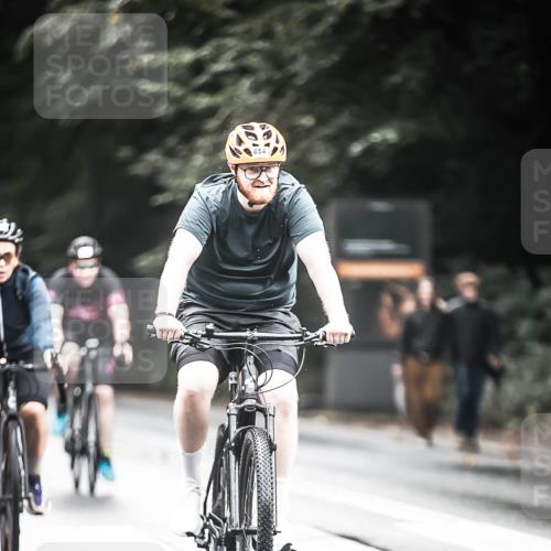 13.09.2026 - Stadtparktriathlon H.Heesch http://msf.ph/oto/10317264 13.09.2026 11:52:58 Radfahren 758, 829, 852, 854, 887 meine-sportfotos.de