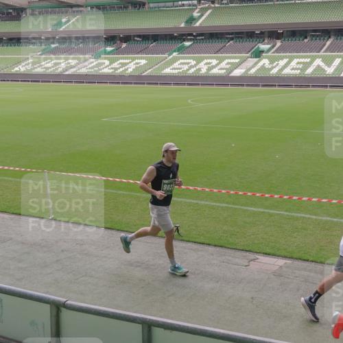 13.09.2026 - 21. swb-Marathon Bremen Michael Burmester http://msf.ph/oto/10317266 13.09.2026 12:52:31 Laufen im Stadion 102, 107, 235, 683, 734, 755, 792, 863, 985, 987, 1033, 1043, 1056, 1125, 1146, 1162, 1232, 1252, 1297, 1455, 1492, 1528, 1542, 1646, 1664, 1704, 1955, 2007, 2008, 2043, 2203, 2350, 2447, 2480, 2498, 2759, 2767, 2820, 2847, 2858, 3085, 3149, 3236, 3336, 3362, 3440, 3448, 3566, 3703, 3830, 3899, 3988, 4165, 4283, 4429, 4475, 4571, 4573, 4582, 4605, 4727, 4781, 4782, 4895, 5079, 5152, 5168, 5379, 5521, 6274, 8033, 8798 meine-sportfotos.de