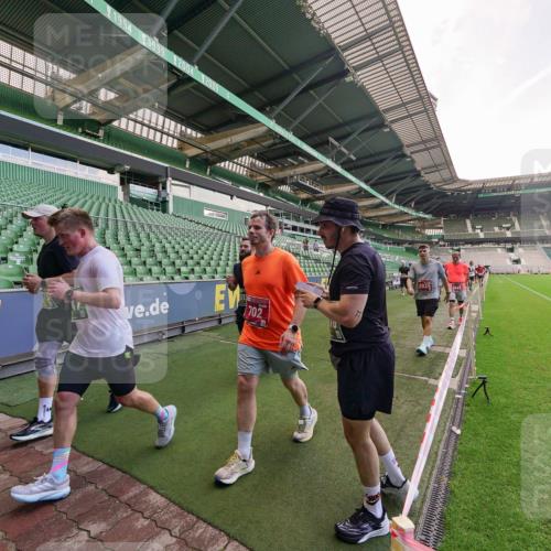 13.09.2026 - 21. swb-Marathon Bremen Michael Burmester http://msf.ph/oto/10317276 13.09.2026 13:14:37 Laufen im Stadion 263, 266, 270, 278, 300, 414, 460, 576, 600, 631, 768, 950, 956, 1005, 1008, 1047, 1392, 1408, 1426, 1573, 1596, 1818, 1819, 2024, 2035, 2079, 2233, 2235, 2314, 2359, 2387, 2412, 2457, 2466, 2484, 2494, 2521, 2540, 2564, 2612, 2690, 2691, 2693, 2737, 2760, 2783, 2816, 2829, 2838, 2859, 2861, 2865, 2887, 2921, 2958, 2972, 2978, 3016, 3111, 3209, 3277, 3304, 3355, 3378, 3405, 3428, 3653, 3661, 3670, 3680, 3829, 4034, 4080, 4306, 703 meine-sportfotos.de