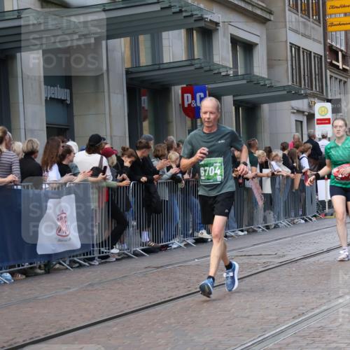 13.09.2026 - 21. swb-Marathon Bremen Strokosch-Dieckow http://msf.ph/oto/10317299 13.09.2026 13:16:42 Ziel 385, 472, 1970, 2052, 2319, 2473, 2809, 3246, 3706, 3716, 3961, 4137, 4156, 6049, 6531, 6624, 6704, 6819, 6953, 7284, 7297, 7387, 8111, 8418, 8858, 675, 696, 734, 816, 827, 985, 1076, 1162, 2473, 2474, 2604, 2809, 3716, 4135, 4485, 5255, 5772, 5963, 6367, 6535, 7053, 7603, 7801, 7875, 8171, 8288 meine-sportfotos.de