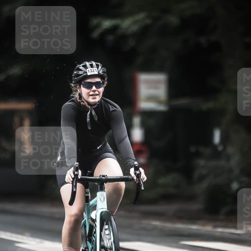 13.09.2026 - Stadtparktriathlon H.Heesch http://msf.ph/oto/10317327 13.09.2026 13:01:05 Radfahren 1209, 1298, 1321, 1325, 1367, 1400 meine-sportfotos.de