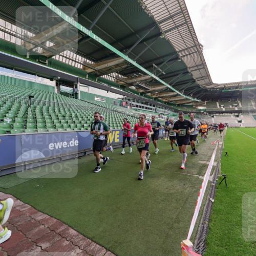13.09.2026 - 21. swb-Marathon Bremen Michael Burmester http://msf.ph/oto/10317330 13.09.2026 13:14:44 Laufen im Stadion 263, 266, 270, 300, 414, 460, 600, 631, 768, 956, 1008, 1047, 1392, 1408, 1426, 1573, 1596, 1818, 1819, 2024, 2035, 2079, 2233, 2235, 2314, 2359, 2385, 2387, 2412, 2457, 2466, 2484, 2494, 2521, 2540, 2564, 2667, 2690, 2691, 2693, 2737, 2760, 2783, 2829, 2838, 2859, 2861, 2865, 2887, 2958, 2972, 2978, 3016, 3111, 3157, 3185, 3209, 3277, 3304, 3355, 3378, 3405, 3428, 3653, 3661, 3670, 3680, 3829, 4034, 4080, 4306, 703 meine-sportfotos.de
