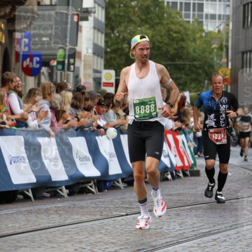 13.09.2026 - 21. swb-Marathon Bremen Strokosch-Dieckow http://msf.ph/oto/10317331 13.09.2026 13:06:50 Ziel 508, 1770, 1921, 2832, 3910, 4777, 7590, 8621, 13148, 749, 3794, 3973, 8888, 9708 meine-sportfotos.de