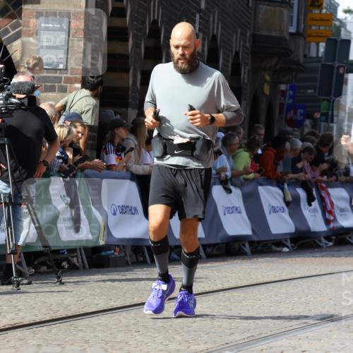13.09.2026 - 21. swb-Marathon Bremen Strokosch-Dieckow http://msf.ph/oto/10317335 13.09.2026 13:24:36 Ziel 102, 776, 909, 1199, 1250, 2295, 2491, 3372, 4000, 4559, 5012, 5208, 5257, 5481, 5928, 5929, 6105, 7059, 7069, 7081, 7156, 8082, 8415, 9087, 9573, 9916, 13219, 282, 1516, 2280, 3015, 4198, 4262, 4277, 5328, 5664, 6626, 6807, 8853, 9541, 10103 meine-sportfotos.de