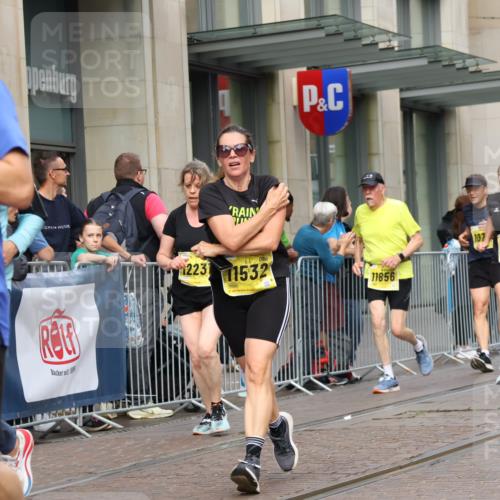 13.09.2026 - 21. swb-Marathon Bremen Strokosch-Dieckow http://msf.ph/oto/10317348 13.09.2026 10:57:37 Ziel 10078, 10460, 10543, 10559, 10565, 10604, 10707, 10728, 10826, 10903, 10931, 10932, 11136, 11153, 11332, 11532, 11568, 11824, 11856, 11863, 12228, 12231, 12264, 12427, 12551, 12555, 10177, 10226, 10300, 10394, 10517, 10518, 11106, 11245, 11365, 11480, 11498, 11609, 11734, 11965, 11966, 12037, 12111, 12222, 12263, 12264, 12372, 12400, 12411 meine-sportfotos.de