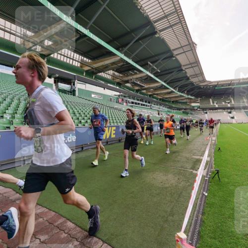 13.09.2026 - 21. swb-Marathon Bremen Michael Burmester http://msf.ph/oto/10317359 13.09.2026 13:14:46 Laufen im Stadion 263, 266, 270, 300, 414, 460, 600, 631, 768, 956, 1008, 1047, 1392, 1408, 1426, 1573, 1596, 1818, 1819, 2024, 2035, 2079, 2233, 2235, 2314, 2359, 2385, 2386, 2387, 2412, 2457, 2466, 2484, 2494, 2521, 2540, 2564, 2667, 2690, 2691, 2693, 2737, 2760, 2783, 2829, 2838, 2859, 2861, 2865, 2874, 2887, 2958, 2972, 2978, 3111, 3157, 3185, 3209, 3277, 3304, 3355, 3378, 3405, 3428, 3653, 3661, 3670, 3680, 3829, 4034, 4080, 4306, 703 meine-sportfotos.de