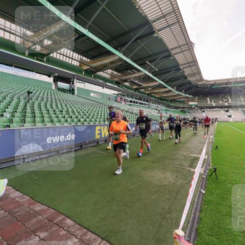 13.09.2026 - 21. swb-Marathon Bremen Michael Burmester http://msf.ph/oto/10317364 13.09.2026 13:14:48 Laufen im Stadion 263, 266, 270, 300, 414, 460, 600, 631, 768, 956, 1008, 1047, 1392, 1408, 1426, 1573, 1596, 1818, 1819, 2024, 2035, 2079, 2233, 2235, 2314, 2359, 2385, 2386, 2387, 2412, 2457, 2466, 2484, 2494, 2521, 2540, 2564, 2667, 2690, 2691, 2693, 2737, 2760, 2783, 2829, 2838, 2859, 2861, 2865, 2874, 2887, 2958, 2972, 2978, 3111, 3157, 3185, 3209, 3277, 3304, 3355, 3378, 3405, 3428, 3653, 3661, 3670, 3680, 3829, 4034, 4080, 4306, 703 meine-sportfotos.de