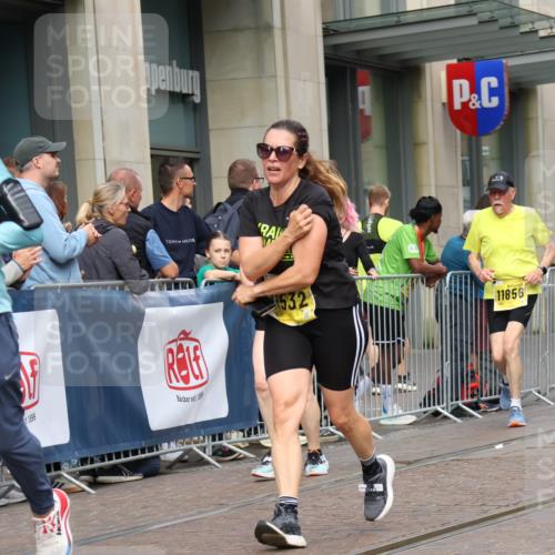 13.09.2026 - 21. swb-Marathon Bremen Strokosch-Dieckow http://msf.ph/oto/10317374 13.09.2026 10:57:38 Ziel 10078, 10460, 10543, 10559, 10565, 10604, 10707, 10728, 10826, 10903, 10931, 10932, 11136, 11153, 11332, 11532, 11568, 11824, 11856, 11863, 12228, 12231, 12427, 12441, 12551, 12555, 10177, 10226, 10300, 10394, 10517, 10518, 11106, 11245, 11365, 11480, 11498, 11609, 11734, 11965, 11966, 12037, 12111, 12222, 12264, 12372, 12400, 12411 meine-sportfotos.de