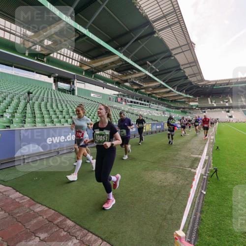 13.09.2026 - 21. swb-Marathon Bremen Michael Burmester http://msf.ph/oto/10317376 13.09.2026 13:14:50 Laufen im Stadion 263, 266, 270, 300, 414, 460, 600, 631, 768, 956, 1008, 1047, 1392, 1408, 1426, 1573, 1596, 1818, 1819, 2024, 2035, 2079, 2233, 2235, 2314, 2359, 2385, 2386, 2387, 2412, 2457, 2466, 2484, 2494, 2521, 2540, 2564, 2667, 2690, 2691, 2693, 2737, 2760, 2783, 2829, 2838, 2859, 2861, 2865, 2874, 2887, 2958, 2972, 2978, 3075, 3111, 3157, 3185, 3209, 3265, 3277, 3304, 3355, 3378, 3405, 3428, 3653, 3661, 3670, 3680, 3829, 4034, 4080, 4306, 703 meine-sportfotos.de