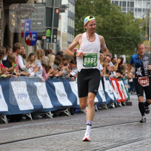 13.09.2026 - 21. swb-Marathon Bremen Strokosch-Dieckow http://msf.ph/oto/10317384 13.09.2026 13:06:50 Ziel 508, 1770, 1921, 2832, 3910, 4777, 7590, 8621, 13148, 749, 3794, 3973, 8888, 9708 meine-sportfotos.de