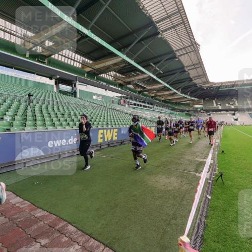 13.09.2026 - 21. swb-Marathon Bremen Michael Burmester http://msf.ph/oto/10317388 13.09.2026 13:14:52 Laufen im Stadion 263, 266, 300, 414, 460, 600, 631, 768, 956, 1008, 1047, 1392, 1408, 1573, 1596, 1818, 1819, 2024, 2035, 2079, 2233, 2235, 2314, 2359, 2385, 2386, 2387, 2412, 2457, 2466, 2484, 2494, 2521, 2540, 2564, 2667, 2690, 2691, 2693, 2737, 2760, 2783, 2829, 2838, 2859, 2861, 2865, 2874, 2887, 2958, 2972, 2978, 3075, 3111, 3157, 3165, 3185, 3209, 3265, 3304, 3355, 3378, 3405, 3428, 3653, 3661, 3670, 3680, 3829, 4034, 4080, 4306, 703 meine-sportfotos.de