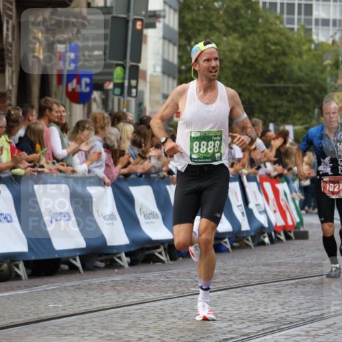 13.09.2026 - 21. swb-Marathon Bremen Strokosch-Dieckow http://msf.ph/oto/10317404 13.09.2026 13:06:50 Ziel 508, 1770, 1921, 2832, 3910, 4777, 7590, 8621, 13148, 749, 3794, 3973, 8888, 9708 meine-sportfotos.de