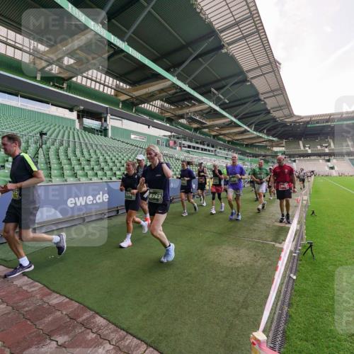 13.09.2026 - 21. swb-Marathon Bremen Michael Burmester http://msf.ph/oto/10317420 13.09.2026 13:14:55 Laufen im Stadion 263, 266, 300, 414, 460, 600, 631, 768, 956, 1008, 1047, 1392, 1408, 1573, 1596, 1818, 1819, 1874, 2024, 2035, 2079, 2233, 2235, 2314, 2359, 2385, 2386, 2387, 2412, 2457, 2466, 2484, 2494, 2521, 2540, 2564, 2667, 2690, 2691, 2693, 2737, 2760, 2783, 2829, 2838, 2859, 2861, 2865, 2874, 2887, 2958, 2972, 2978, 3075, 3111, 3157, 3165, 3185, 3209, 3265, 3304, 3355, 3378, 3382, 3405, 3428, 3653, 3661, 3670, 3680, 3829, 4034, 4080, 4306, 703 meine-sportfotos.de