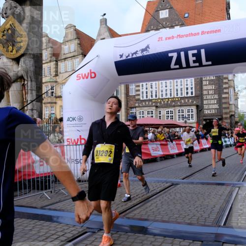 13.09.2026 - 21. swb-Marathon Bremen Tim E. http://msf.ph/oto/10317484 13.09.2026 10:57:29 Ziel 10157, 10166, 10578, 10687, 10700, 10772, 10969, 11236, 11292, 11484, 11667, 12032, 12263, 12382, 12383, 12400, 12411 meine-sportfotos.de