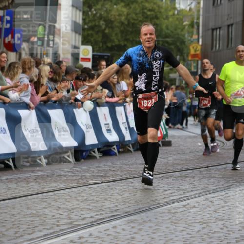 13.09.2026 - 21. swb-Marathon Bremen Strokosch-Dieckow http://msf.ph/oto/10317507 13.09.2026 13:06:52 Ziel 508, 788, 1770, 1921, 2832, 3910, 4777, 6951, 7590, 8621, 13148, 749, 1540, 3794, 3973, 8888, 9708 meine-sportfotos.de