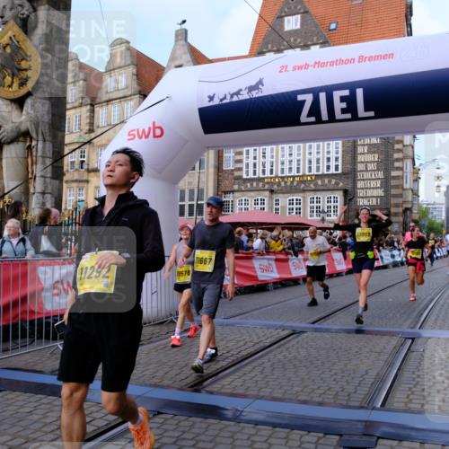 13.09.2026 - 21. swb-Marathon Bremen Tim E. http://msf.ph/oto/10317520 13.09.2026 10:57:29 Ziel 10157, 10166, 10578, 10687, 10700, 10772, 10969, 11236, 11292, 11484, 11667, 12032, 12263, 12382, 12383, 12400, 12411 meine-sportfotos.de