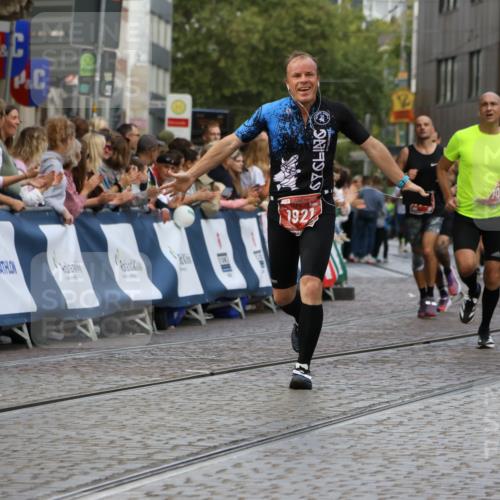 13.09.2026 - 21. swb-Marathon Bremen Strokosch-Dieckow http://msf.ph/oto/10317524 13.09.2026 13:06:52 Ziel 508, 788, 1770, 1921, 2832, 3910, 4777, 6951, 7590, 8621, 13148, 749, 1540, 3794, 3973, 8888, 9708 meine-sportfotos.de