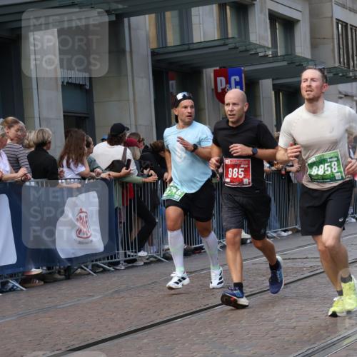 13.09.2026 - 21. swb-Marathon Bremen Strokosch-Dieckow http://msf.ph/oto/10317540 13.09.2026 13:16:46 Ziel 385, 1970, 2052, 2319, 3246, 3706, 3961, 4156, 4805, 6049, 6624, 6704, 6759, 6819, 6953, 7284, 7297, 8111, 8418, 8858, 472, 675, 696, 734, 816, 827, 985, 1076, 1162, 2473, 2474, 2604, 2809, 3716, 3961, 4135, 4137, 4485, 5255, 5772, 6367, 6531, 6535, 7053, 7387, 7603, 7875, 8171, 8288 meine-sportfotos.de