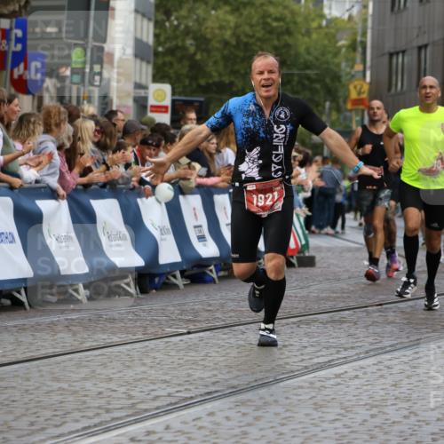 13.09.2026 - 21. swb-Marathon Bremen Strokosch-Dieckow http://msf.ph/oto/10317542 13.09.2026 13:06:52 Ziel 508, 788, 1770, 1921, 2832, 3910, 4777, 6951, 7590, 8621, 13148, 749, 1540, 3794, 3973, 8888, 9708 meine-sportfotos.de