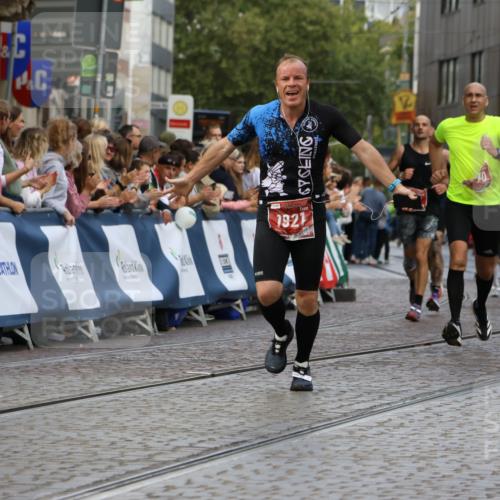 13.09.2026 - 21. swb-Marathon Bremen Strokosch-Dieckow http://msf.ph/oto/10317560 13.09.2026 13:06:53 Ziel 508, 788, 1770, 1921, 2832, 3910, 4777, 5238, 6951, 7590, 8621, 13148, 749, 1540, 3794, 3973, 9708 meine-sportfotos.de