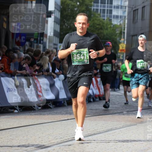 13.09.2026 - 21. swb-Marathon Bremen Strokosch-Dieckow http://msf.ph/oto/10317566 13.09.2026 13:24:38 Ziel 776, 909, 1199, 1250, 2295, 2491, 4000, 4559, 5012, 5208, 5481, 5668, 5669, 5928, 5929, 6105, 7059, 7069, 7081, 7156, 8082, 8415, 8784, 9087, 9573, 9916, 282, 1516, 2280, 2761, 3015, 4198, 4262, 4277, 5328, 5664, 6360, 6626, 6807, 7854, 8853, 9541, 10103 meine-sportfotos.de