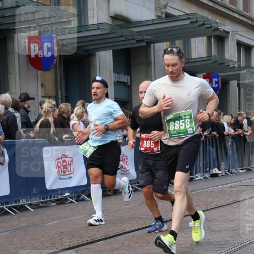 13.09.2026 - 21. swb-Marathon Bremen Strokosch-Dieckow http://msf.ph/oto/10317583 13.09.2026 13:16:47 Ziel 385, 1970, 2052, 2319, 3246, 3706, 4156, 4805, 6049, 6624, 6704, 6759, 6819, 6953, 7284, 7297, 8111, 8418, 8858, 472, 675, 696, 734, 816, 827, 985, 1076, 1162, 2473, 2474, 2604, 2809, 3716, 3961, 4135, 4137, 4485, 5255, 5772, 6367, 6531, 6535, 7053, 7387, 7603, 7875, 8171, 8288 meine-sportfotos.de