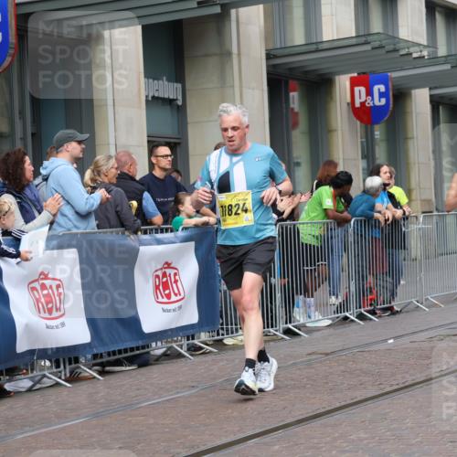 13.09.2026 - 21. swb-Marathon Bremen Strokosch-Dieckow http://msf.ph/oto/10317621 13.09.2026 10:57:42 Ziel 10078, 10494, 10543, 10559, 10565, 10604, 10673, 10707, 10728, 10826, 10828, 10903, 10914, 10931, 10932, 11136, 11295, 11332, 11752, 11824, 11856, 11863, 11884, 12228, 12231, 12427, 12441, 12482, 12551, 12555, 10177, 10226, 10300, 10394, 10460, 10517, 10518, 11106, 11153, 11245, 11365, 11480, 11498, 11532, 11568, 11609, 11734, 11965, 11966, 12037, 12111, 12222, 12228, 12264, 12372 meine-sportfotos.de