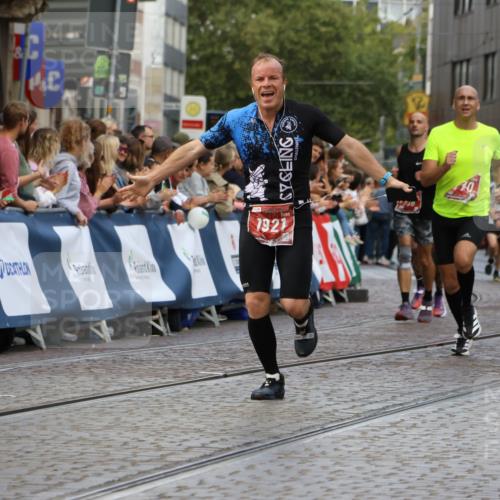 13.09.2026 - 21. swb-Marathon Bremen Strokosch-Dieckow http://msf.ph/oto/10317631 13.09.2026 13:06:53 Ziel 508, 788, 1770, 1921, 2832, 3910, 4777, 5238, 6951, 7590, 8621, 13148, 749, 1540, 3794, 3973, 9708 meine-sportfotos.de