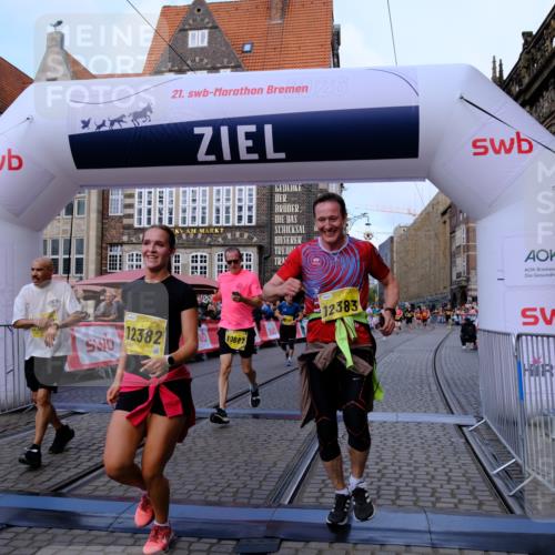 13.09.2026 - 21. swb-Marathon Bremen Tim E. http://msf.ph/oto/10317634 13.09.2026 10:57:31 Ziel 10166, 10517, 10518, 10578, 10687, 10700, 10772, 10969, 11236, 11292, 11484, 11609, 11667, 12263, 12382, 12383, 12400, 12411 meine-sportfotos.de