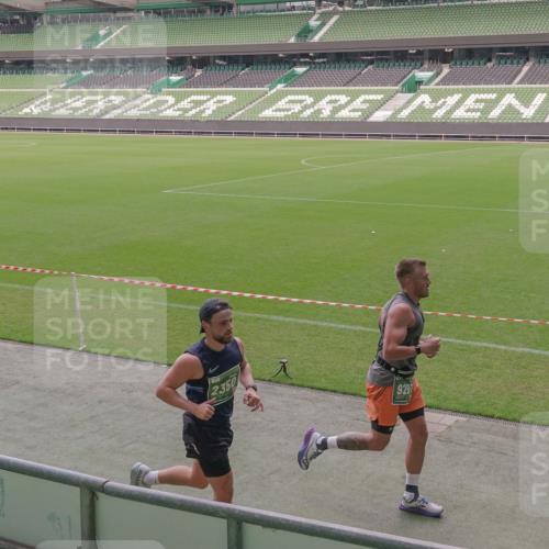 13.09.2026 - 21. swb-Marathon Bremen Michael Burmester http://msf.ph/oto/10317639 13.09.2026 12:52:56 Laufen im Stadion 102, 107, 145, 235, 313, 376, 541, 560, 615, 616, 683, 696, 734, 740, 755, 792, 863, 982, 985, 987, 1033, 1043, 1056, 1207, 1232, 1252, 1297, 1433, 1445, 1492, 1528, 1542, 1646, 1664, 1704, 1707, 1814, 1955, 2007, 2008, 2043, 2203, 2280, 2350, 2362, 2401, 2422, 2447, 2454, 2480, 2498, 2759, 2767, 2820, 2847, 2858, 2997, 3085, 3149, 3236, 3336, 3362, 3448, 3566, 3830, 3899, 3988, 4165, 4283, 4429, 4475, 4571, 4573, 4605, 5079, 5152, 5168, 5379 meine-sportfotos.de