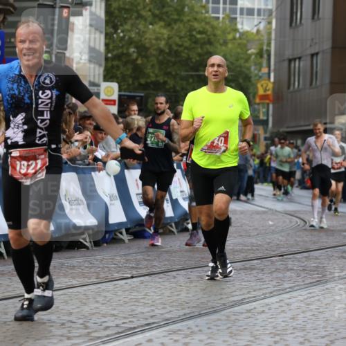13.09.2026 - 21. swb-Marathon Bremen Strokosch-Dieckow http://msf.ph/oto/10317648 13.09.2026 13:06:54 Ziel 508, 788, 1009, 1770, 1921, 2832, 3910, 4777, 5238, 6951, 7590, 8621, 13148, 749, 1540, 3794, 3973, 6053, 9708 meine-sportfotos.de