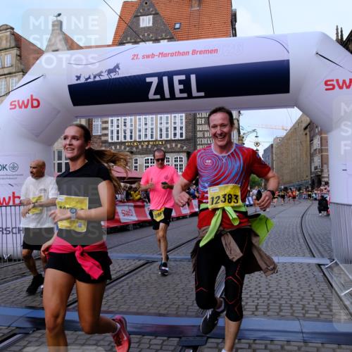 13.09.2026 - 21. swb-Marathon Bremen Tim E. http://msf.ph/oto/10317670 13.09.2026 10:57:32 Ziel 10166, 10226, 10517, 10518, 10578, 10687, 10700, 10772, 10969, 11236, 11292, 11484, 11609, 11667, 12263, 12382, 12383, 12400, 12411 meine-sportfotos.de