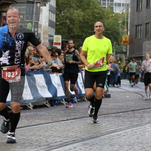 13.09.2026 - 21. swb-Marathon Bremen Strokosch-Dieckow http://msf.ph/oto/10317722 13.09.2026 13:06:54 Ziel 508, 788, 1009, 1770, 1921, 2832, 3910, 4777, 5238, 6951, 7590, 8621, 13148, 749, 1540, 3794, 3973, 6053, 9708 meine-sportfotos.de