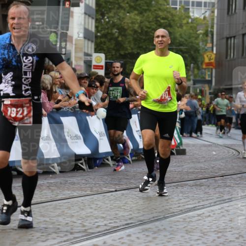 13.09.2026 - 21. swb-Marathon Bremen Strokosch-Dieckow http://msf.ph/oto/10317742 13.09.2026 13:06:55 Ziel 508, 788, 1009, 1770, 1921, 2832, 3910, 4777, 5238, 6951, 7590, 13148, 1540, 3794, 3973, 6053, 7876, 9708 meine-sportfotos.de
