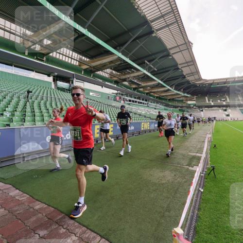 13.09.2026 - 21. swb-Marathon Bremen Michael Burmester http://msf.ph/oto/10317750 13.09.2026 13:15:25 Laufen im Stadion 143, 263, 266, 300, 414, 460, 598, 612, 653, 768, 956, 1008, 1047, 1392, 1408, 1573, 1818, 1819, 1874, 2013, 2024, 2218, 2233, 2235, 2314, 2351, 2359, 2385, 2386, 2466, 2468, 2484, 2494, 2521, 2564, 2664, 2667, 2678, 2690, 2691, 2698, 2737, 2760, 2783, 2799, 2829, 2838, 2846, 2859, 2861, 2865, 2874, 2887, 2958, 2978, 3001, 3075, 3133, 3157, 3165, 3185, 3237, 3265, 3331, 3355, 3378, 3382, 3405, 3428, 3486, 3512, 3653, 3670, 3680, 3829, 4034, 4080, 4306, 703 meine-sportfotos.de